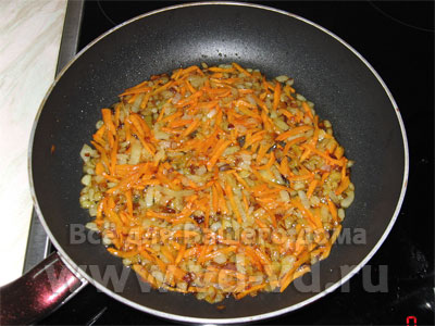 Борщ украинский, морковка и лук обжаренные