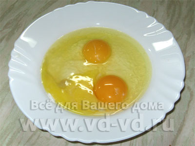 Яйца и мука для приготовления кляра