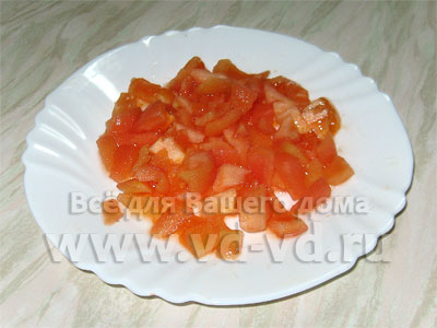 Борщ украинский, нарезанная помидора