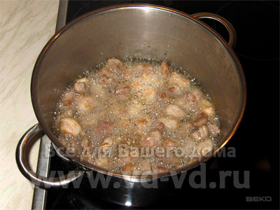 Рецепт приготовления узбекского плова, обжариваем мясо