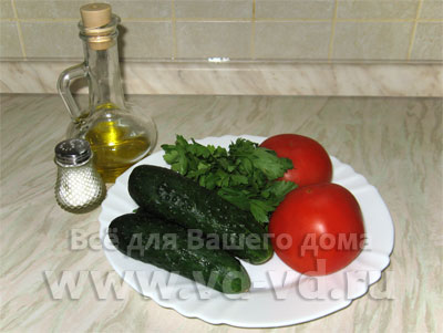 Ингредиенты для салата из помидоров с огурцом
