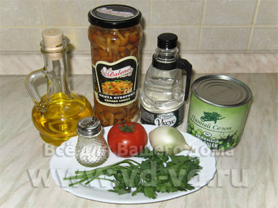 Ингредиенты для салата с грибами и помидорами